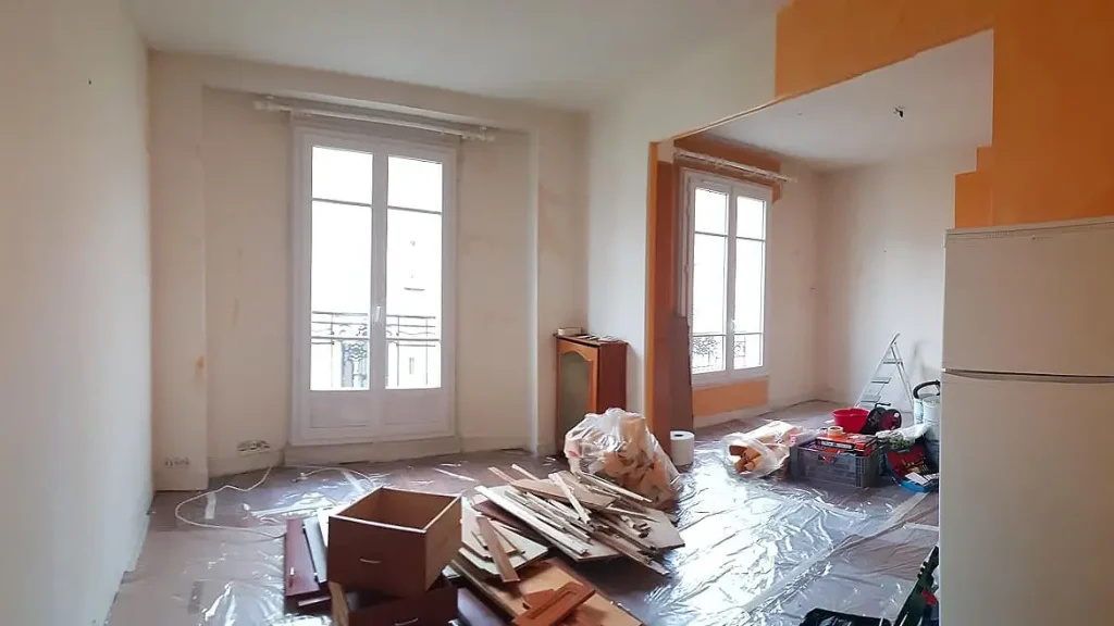 découvrez des estimations précises et des conseils pratiques pour bien gérer le coût de la rénovation de votre appartement.